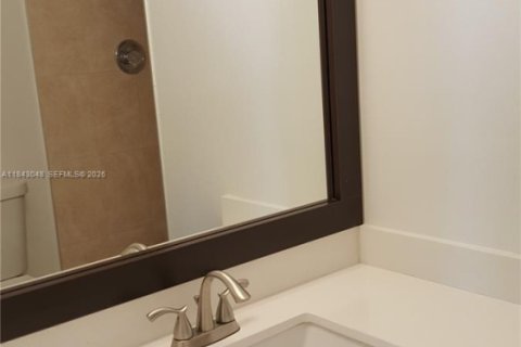 Condo in Aventura, Florida, 2 bedrooms № 2088565 - photo 19