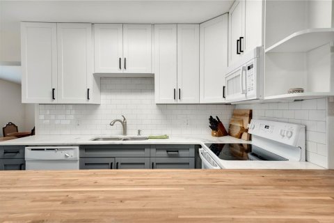Купить виллу или дом в Лейкленд, Флорида 12 комнат, 156.82м2, № 1550907 - фото 9