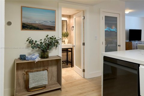 Condominio en venta en Miami Beach, Florida, 55.74 m2 № 1794524 - foto 12