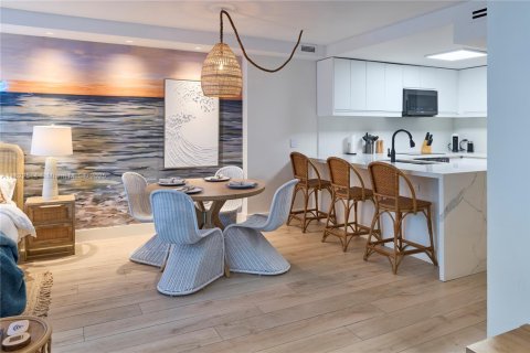 Condominio en venta en Miami Beach, Florida, 55.74 m2 № 1794524 - foto 2
