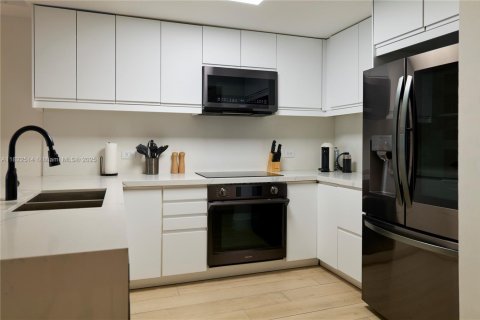 Condominio en venta en Miami Beach, Florida, 55.74 m2 № 1794524 - foto 10