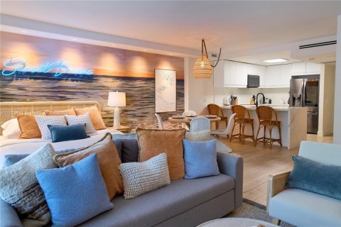 Condominio en venta en Miami Beach, Florida, 55.74 m2 № 1794524 - foto 1
