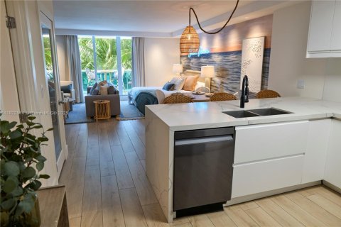 Condominio en venta en Miami Beach, Florida, 55.74 m2 № 1794524 - foto 11