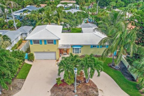 Villa ou maison à louer à Palm Beach Shores, Floride: 3 chambres, 189.24 m2 № 686515 - photo 1