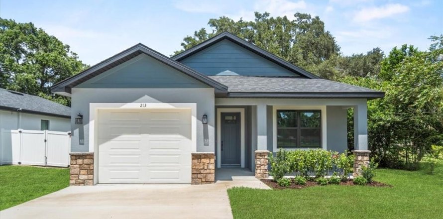 House in Auburndale, Florida 3 bedrooms, 147.71 sq.m. № 1870514