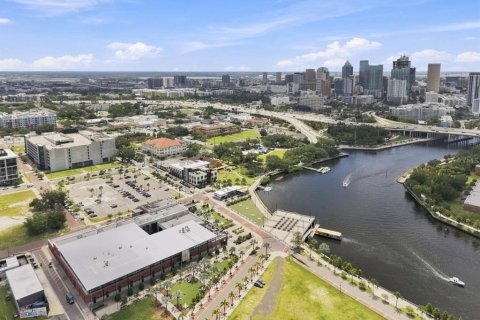 Touwnhouse à vendre à Tampa, Floride: 3 chambres, 220.83 m2 № 2306783 - photo 30