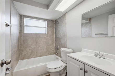 Купить виллу или дом в Нью-Порт-Ричи, Флорида 6 комнат, 150.32м2, № 2156817 - фото 28