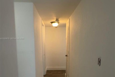 Casa en alquiler en Miami, Florida, 2 dormitorios № 2076891 - foto 6