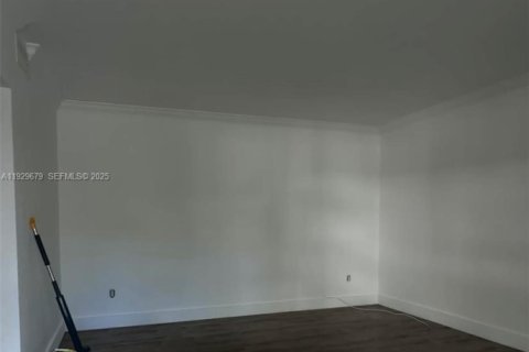 Casa en alquiler en Miami, Florida, 2 dormitorios № 2076891 - foto 3