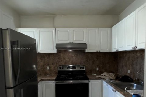 Casa en alquiler en Miami, Florida, 2 dormitorios № 2076891 - foto 5