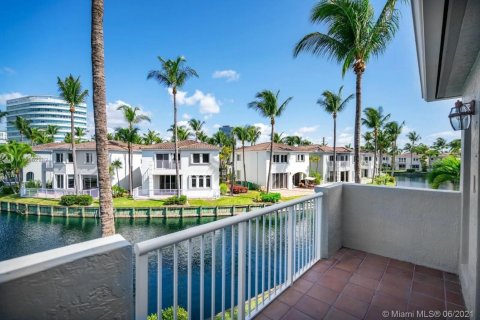 Villa ou maison à louer à Aventura, Floride: 3 chambres, 226.03 m2 № 2390225 - photo 20