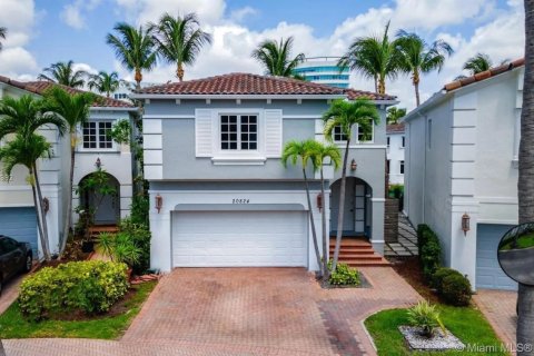 Villa ou maison à louer à Aventura, Floride: 3 chambres, 226.03 m2 № 2390225 - photo 4