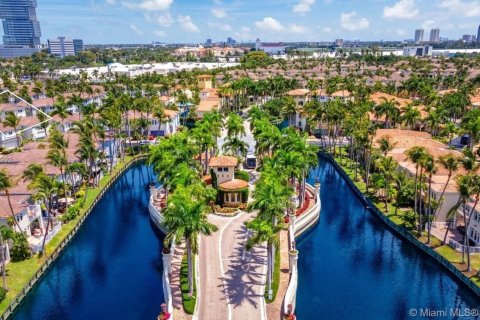 Villa ou maison à louer à Aventura, Floride: 3 chambres, 226.03 m2 № 2390225 - photo 3