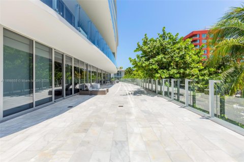 Condo in Miami Beach, Florida, 5 bedrooms  № 2014851 - photo 28
