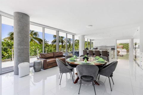 Condo in Miami Beach, Florida, 5 bedrooms  № 2014851 - photo 14