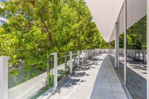 Condo in Miami Beach, Florida, 5 bedrooms  № 2014851 - photo 25