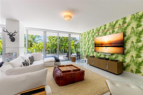 Condo in Miami Beach, Florida, 5 bedrooms  № 2014851 - photo 13