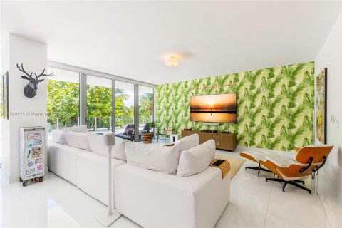 Condo in Miami Beach, Florida, 5 bedrooms  № 2014851 - photo 11