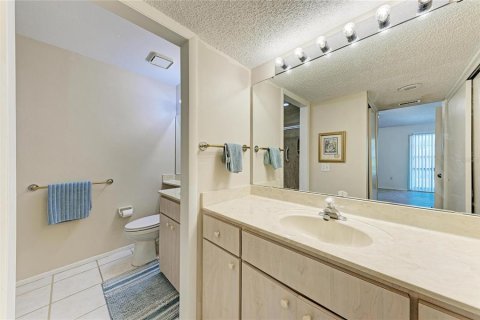 Condo in Bradenton, Florida, 3 bedrooms  № 2210440 - photo 24