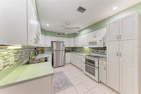 Condo in Bradenton, Florida, 3 bedrooms  № 2210440 - photo 9