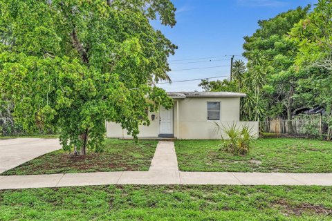 House in Pompano Beach, Florida 1 bedroom, 71.53 sq.m. № 2293182