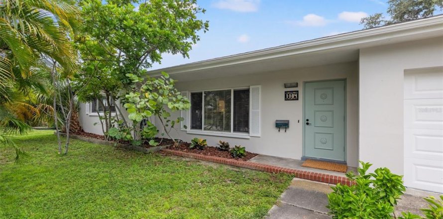 House in Saint Petersburg, Florida 2 bedrooms, 121.61 sq.m. № 1805058