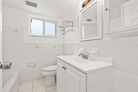 Купить виллу или дом в Сент-Питерсберг, Флорида 8 комнат, 121.61м2, № 1805058 - фото 23