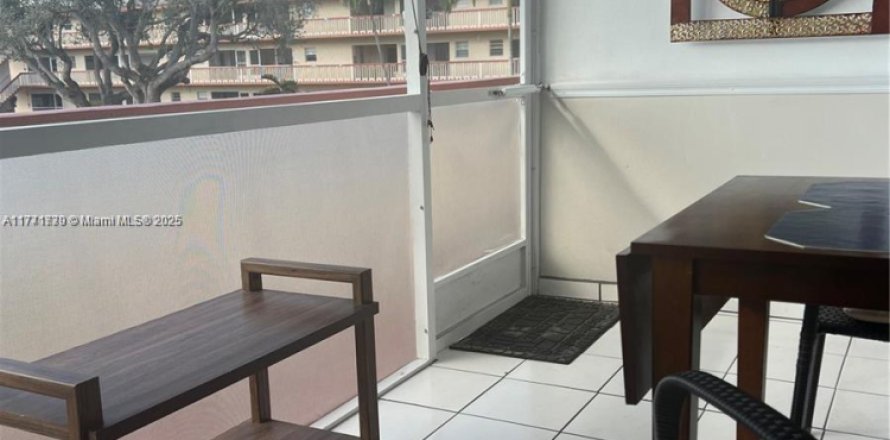 Condo in Hollywood, Florida, 1 bedroom № 1985517