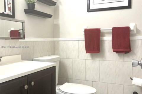 Condo in Hollywood, Florida, 1 bedroom № 1985517 - photo 6