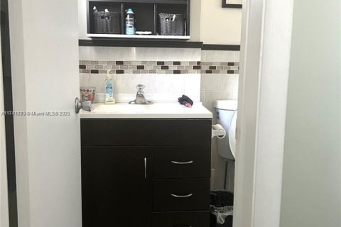 Condo in Hollywood, Florida, 1 bedroom № 1985517 - photo 8