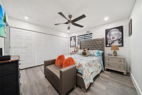 Villa ou maison à vendre à Miami, Floride: 4 chambres, 190.45 m2 № 1994260 - photo 15