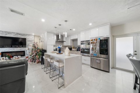 Villa ou maison à vendre à Miami, Floride: 4 chambres, 190.45 m2 № 1994260 - photo 5