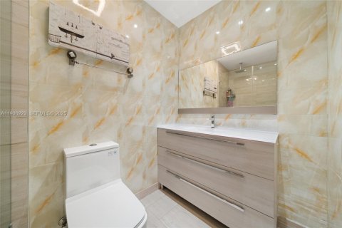 Villa ou maison à vendre à Miami, Floride: 4 chambres, 190.45 m2 № 1994260 - photo 19