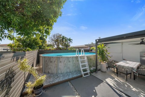 Villa ou maison à vendre à Miami, Floride: 4 chambres, 190.45 m2 № 1994260 - photo 9