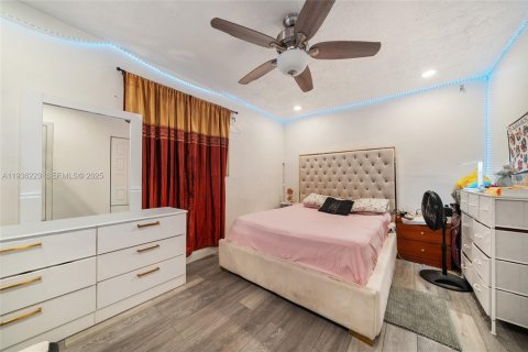 Villa ou maison à vendre à Miami, Floride: 4 chambres, 190.45 m2 № 1994260 - photo 22