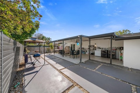 Villa ou maison à vendre à Miami, Floride: 4 chambres, 190.45 m2 № 1994260 - photo 8