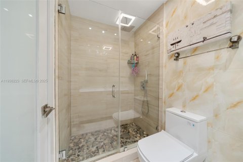 Villa ou maison à vendre à Miami, Floride: 4 chambres, 190.45 m2 № 1994260 - photo 20