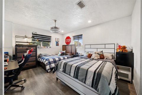 Villa ou maison à vendre à Miami, Floride: 4 chambres, 190.45 m2 № 1994260 - photo 18