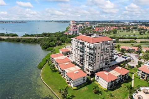 Condominio en Saint Petersburg, Florida, 2 dormitorios  № 2094473
