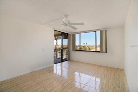 Condominio en venta en Saint Petersburg, Florida, 2 dormitorios, 116.13 m2 № 2094473 - foto 14