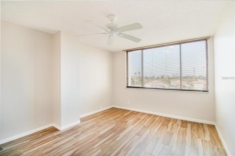 Condominio en venta en Saint Petersburg, Florida, 2 dormitorios, 116.13 m2 № 2094473 - foto 17