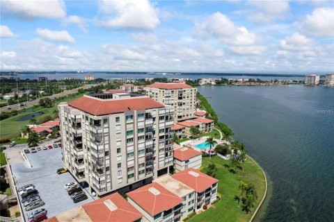 Condominio en venta en Saint Petersburg, Florida, 2 dormitorios, 116.13 m2 № 2094473 - foto 2