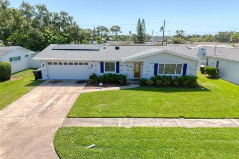 Casa en venta en Clearwater, Florida, 4 dormitorios, 176.14 m2 № 2385982 - foto 2
