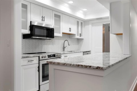 Купить виллу или дом в Сарасота, Флорида 7 комнат, 118.54м2, № 2204015 - фото 13