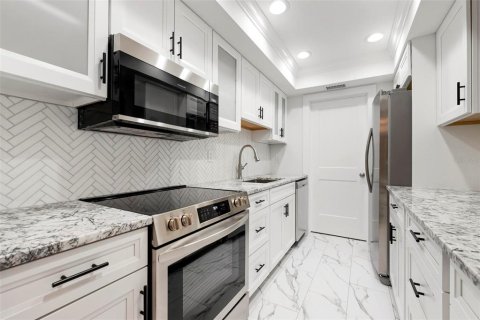 Купить виллу или дом в Сарасота, Флорида 7 комнат, 118.54м2, № 2204015 - фото 11