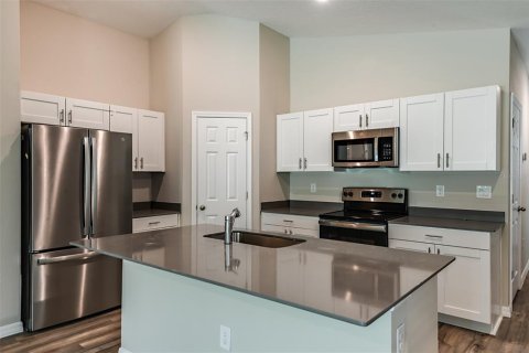 House in Winter Haven, Florida 3 bedrooms, 150.04 sq.m. № 1873473 - photo 2
