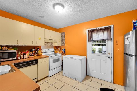 Купить виллу или дом в Майами, Флорида 3 спальни, 114.27м2, № 2048914 - фото 13