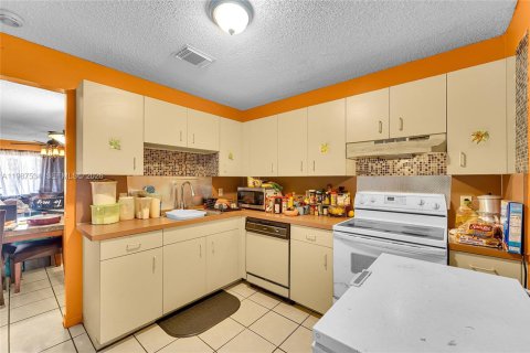 Купить виллу или дом в Майами, Флорида 3 спальни, 114.27м2, № 2048914 - фото 14