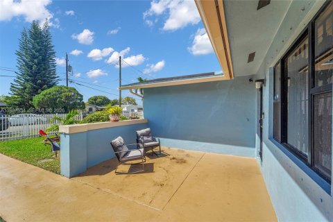 Купить виллу или дом в Майами, Флорида 3 спальни, 114.27м2, № 2048914 - фото 6