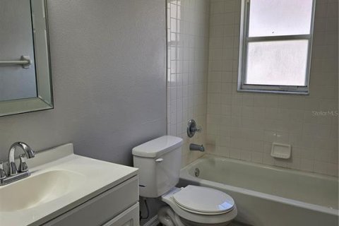 House in Winter Haven, Florida 3 bedrooms, 122.35 sq.m. № 1916653 - photo 17